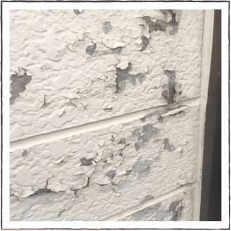 外壁の破損が酷く雨漏りしている